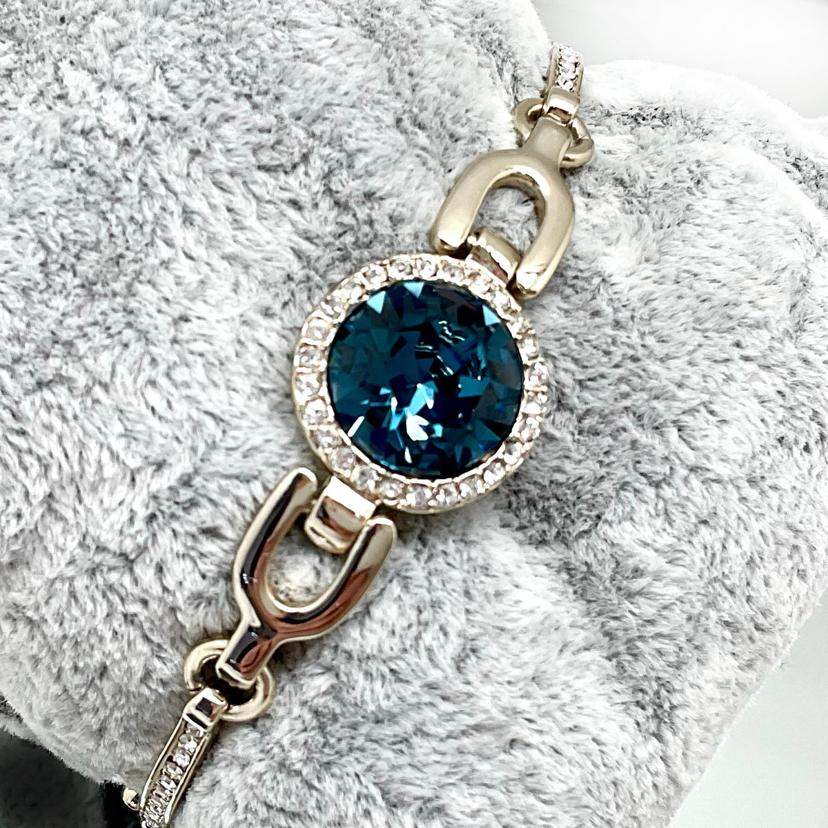 Round Cut Crystal Set