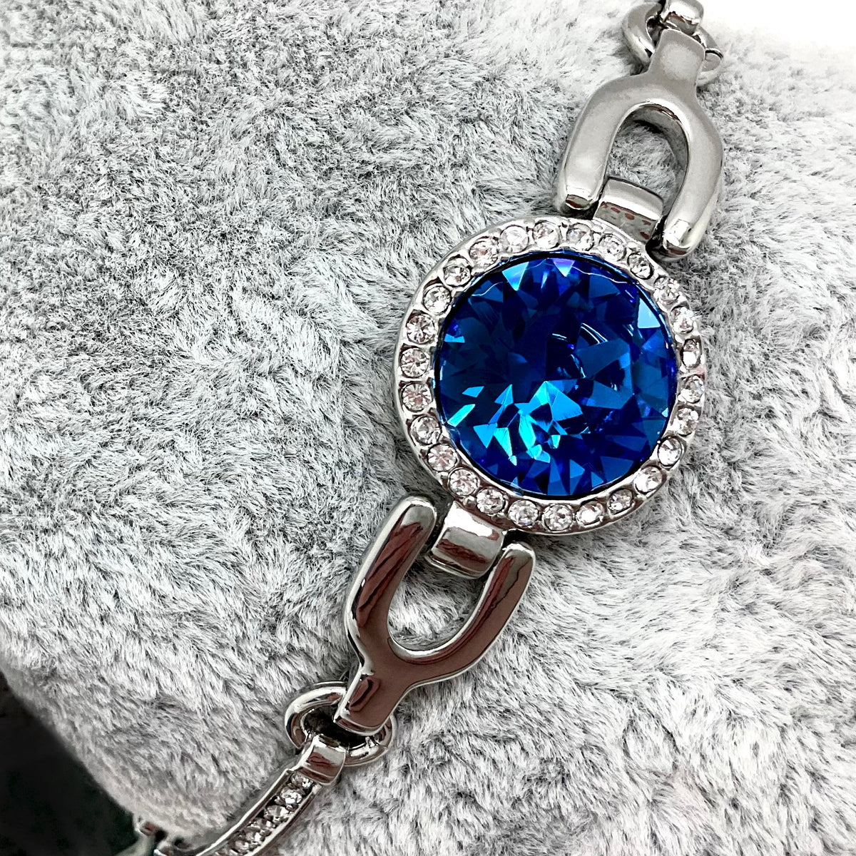 Round Cut Crystal Set
